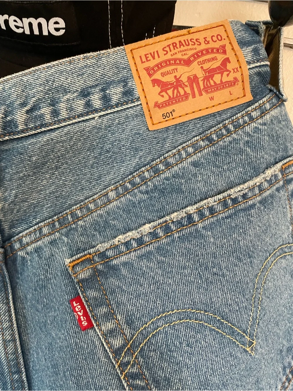 Levi 501 Originals, NWOT - W31 L26 - Picture 4 of 10